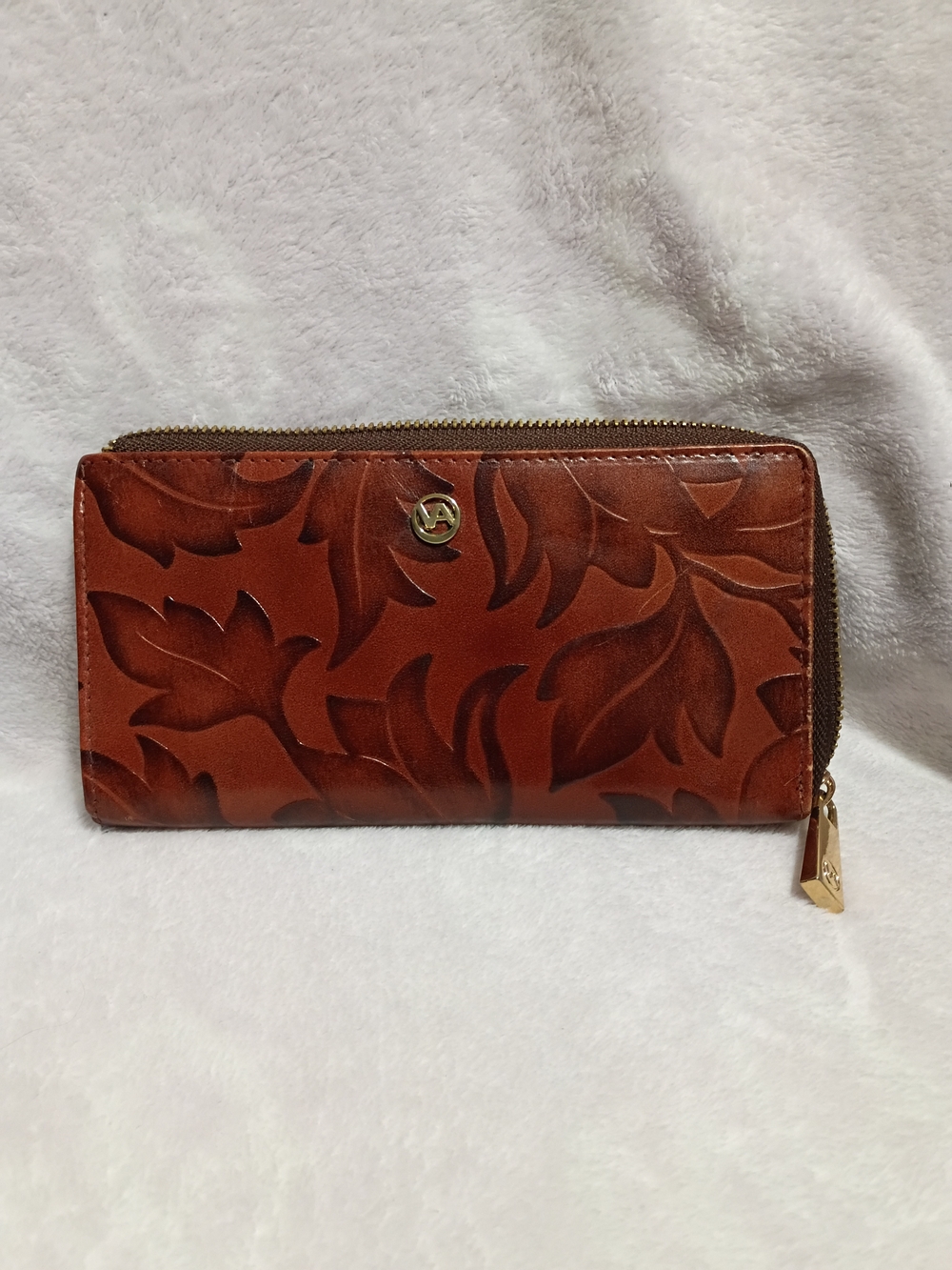 Valentina Embossed Leaf Zip-Around Wallet in Chestnut NWOT NEVER USED